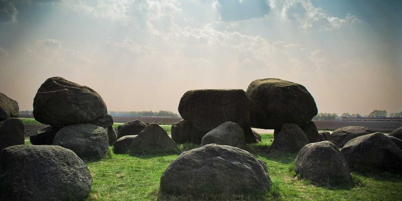 企业工装与职业装定制新风尚：SS乔夫解析经典款式与流行元素的完美融合