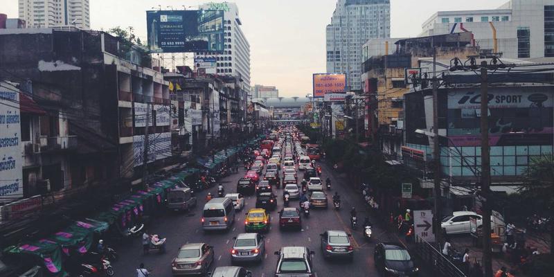 企业工装如何成为移动品牌名片？SS乔夫解析西装定制中的VI色彩与标识系统融合之道