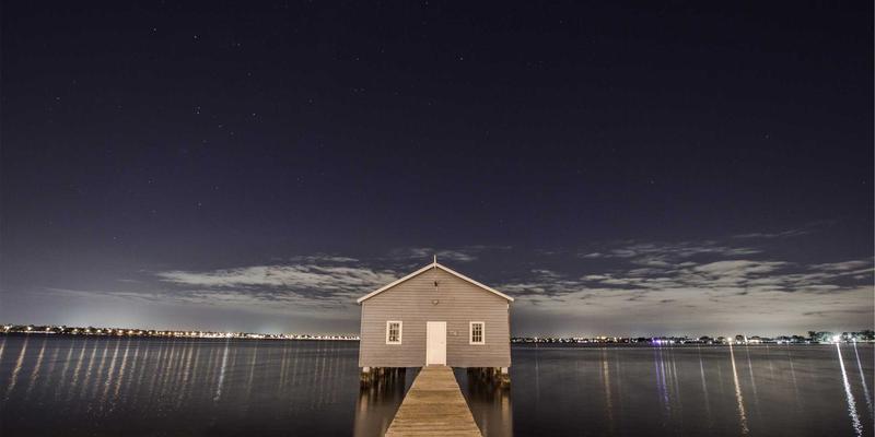 企业工装新纪元：揭秘户外、医疗、实验室等特殊行业团体职业装的功能性定制趋势