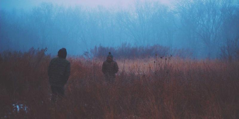 团体职业装与西装定制指南：从羊毛棉麻到高科技面料的全方位选择解析