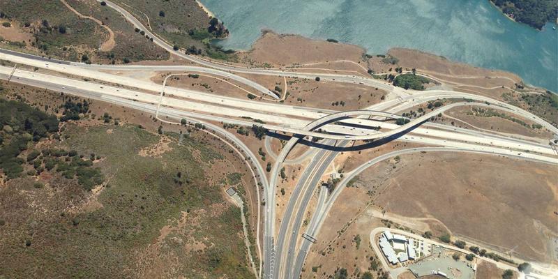 服装定制全解析：从个人西装到团体职业装，如何选择最适合的定制方案？